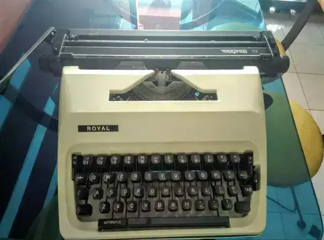 OBRAL Mesin tik manual merk top ...Royal