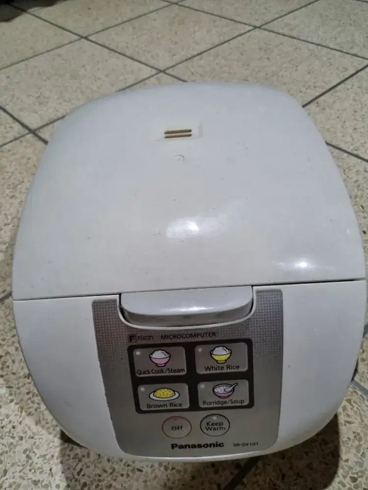 Rice Cooker Panasonic SR-DF101
