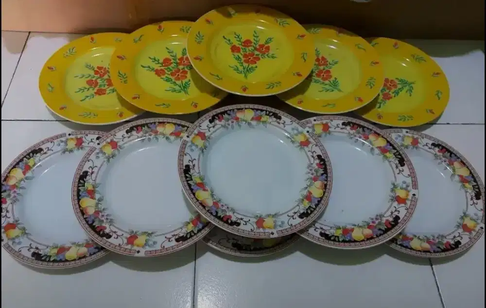 Piring kue porcelain