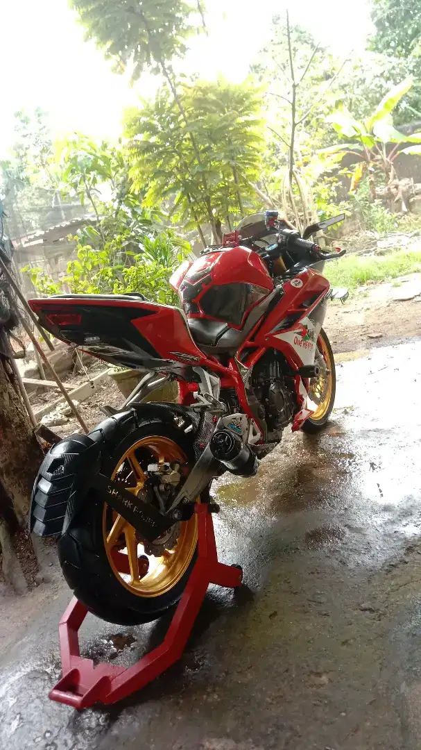 CBR250RR Yg minat barang pakean terawat jarang di pake..