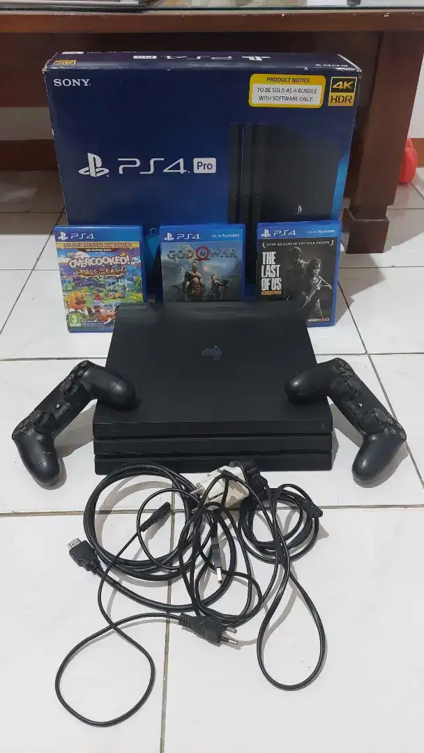 DIJUAL PS4 Pro 1 TB mulus