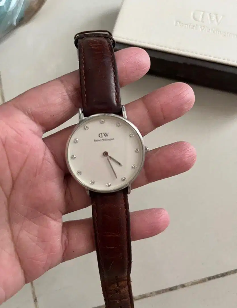 BEKAS PRELOVED jam tangan wanita daniel wellington