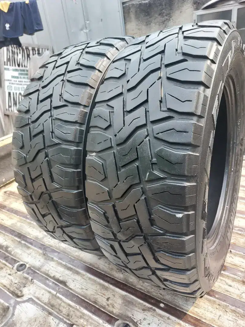 2.Unit Ban Pajero/Fortuner 265 60 R18 Toyo Open Country RT Kondisi 85%