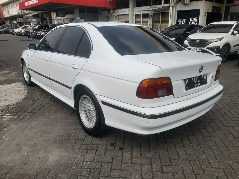bmw 528 i thn 1998 w putih jok kulit antik good condition  semarang