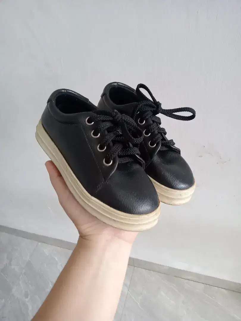 Sepatu Khakikakiku Size 29