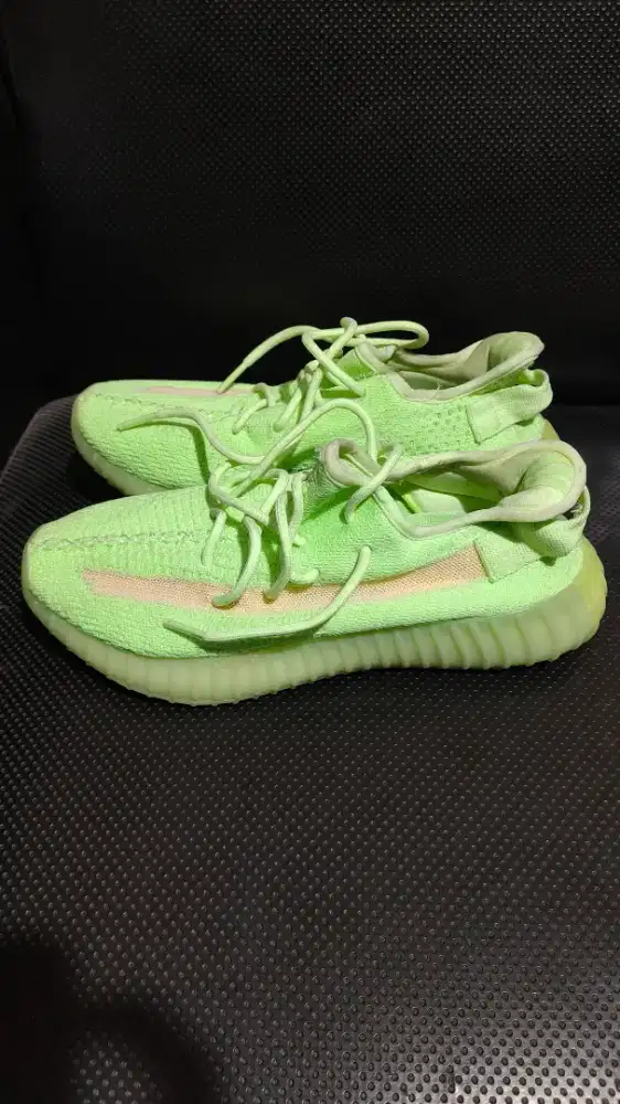 sepatu adidas yeezy boost 350 v2 original kondisi seperti baru