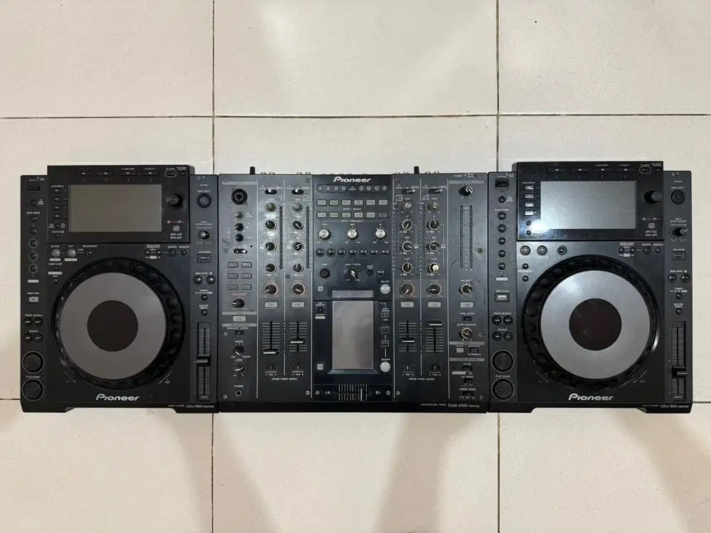 Pioneer CDJ900Nexus + DJM2000Nexus