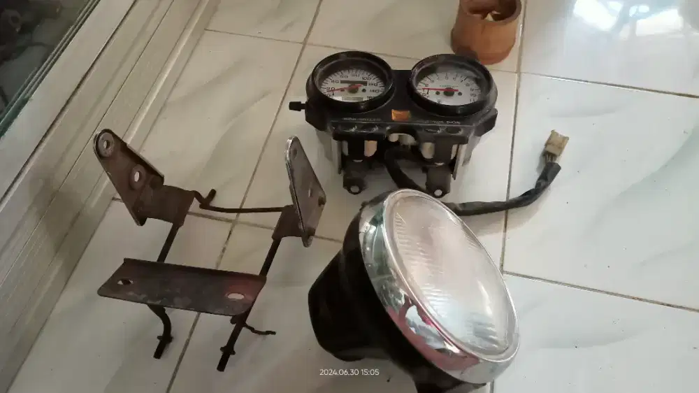 Lampu depan spidometer megapro fulset