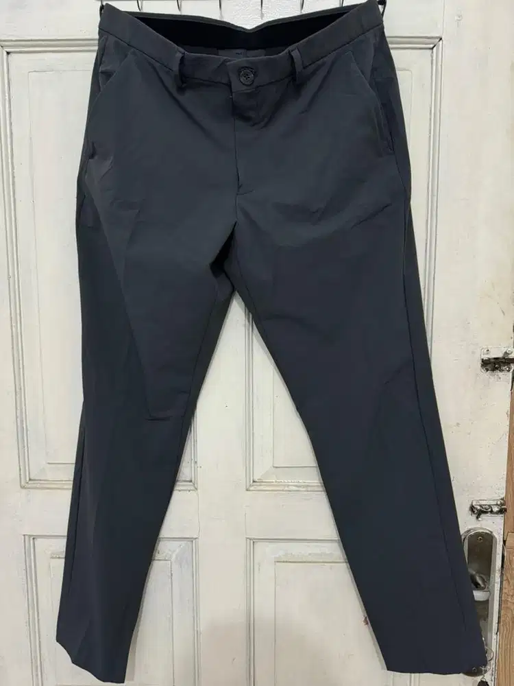 Celana Bahan The Executive Abu Abu size 33 Ankle Pants