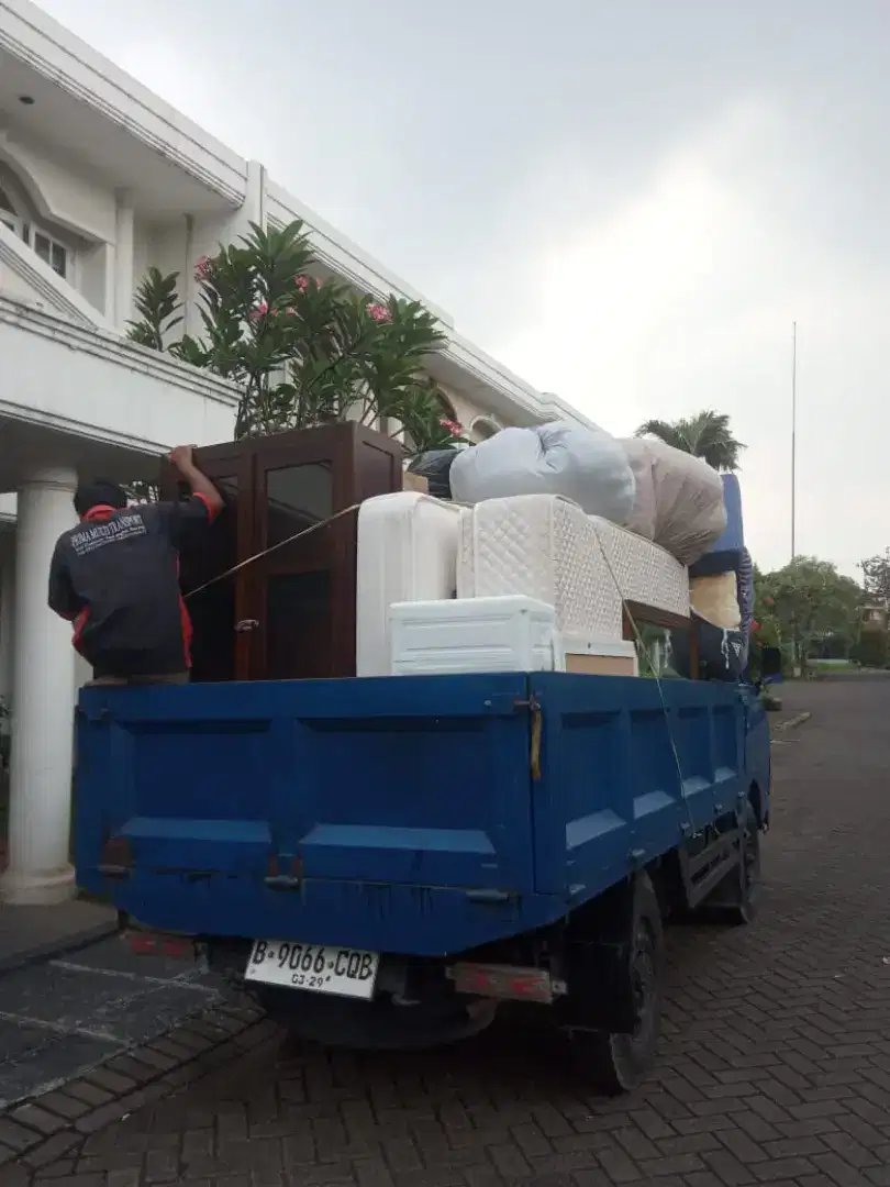 Jasa pindahan rumah kontrakan menggunakan mobil engkel cde bak