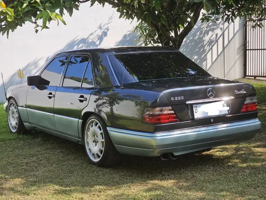 Mercy Boxer Masterpiece W124 E220 1994 Yogyakarta