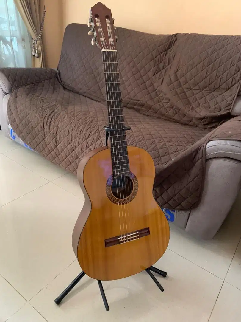 JUAL Gitar YAMAHA C315 + Stand Gitar sangat jarang dipakai