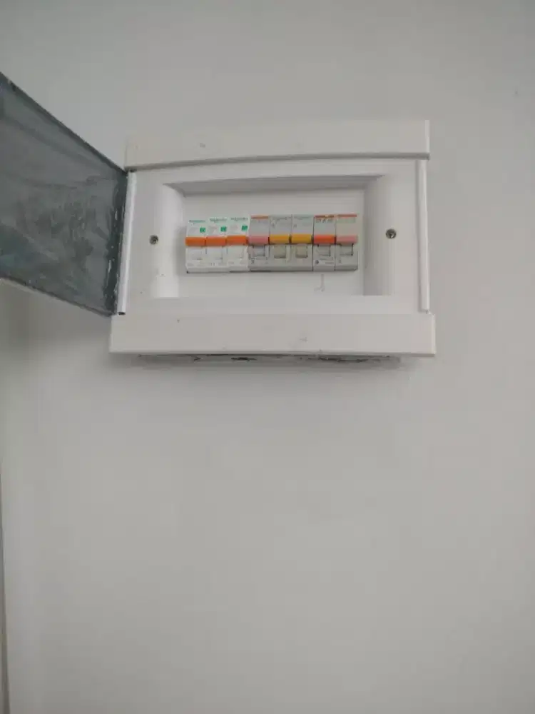 Teknisi listrik untuk area Bali