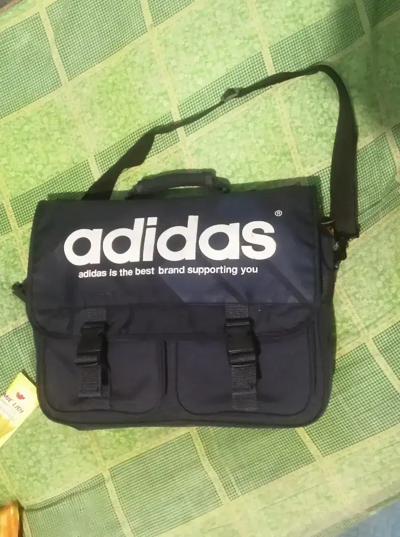 Tas selempang adidas