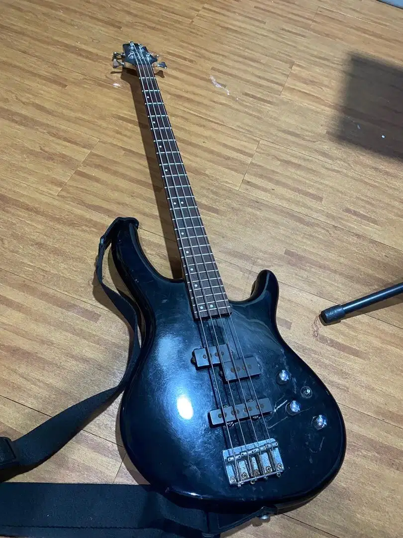 Bass Elektrik Cort Action Bass Plus (Active)