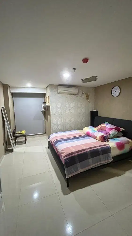 Apartemen di tengah kota simpang lima, warhol residen