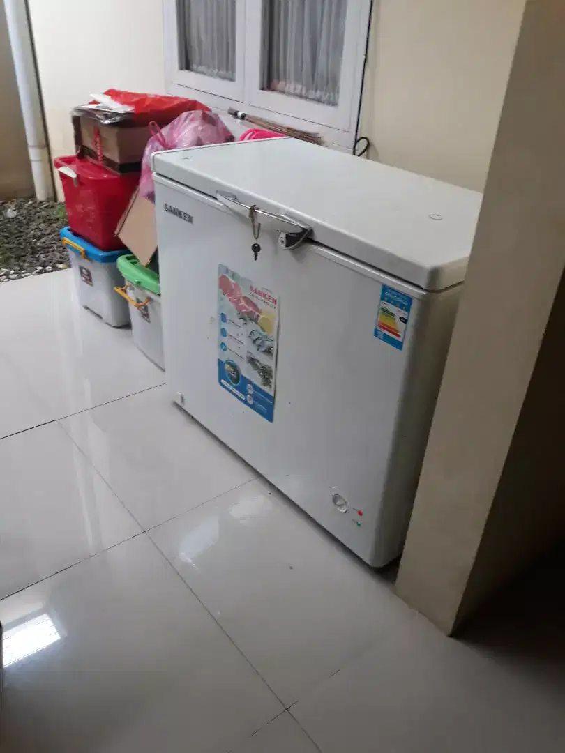 Dijual freezer merk sanken 200liter 1,7jt