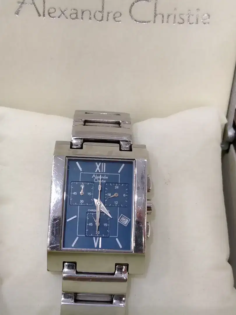 Jam tangan merek Alexandre Christie di jual murah.