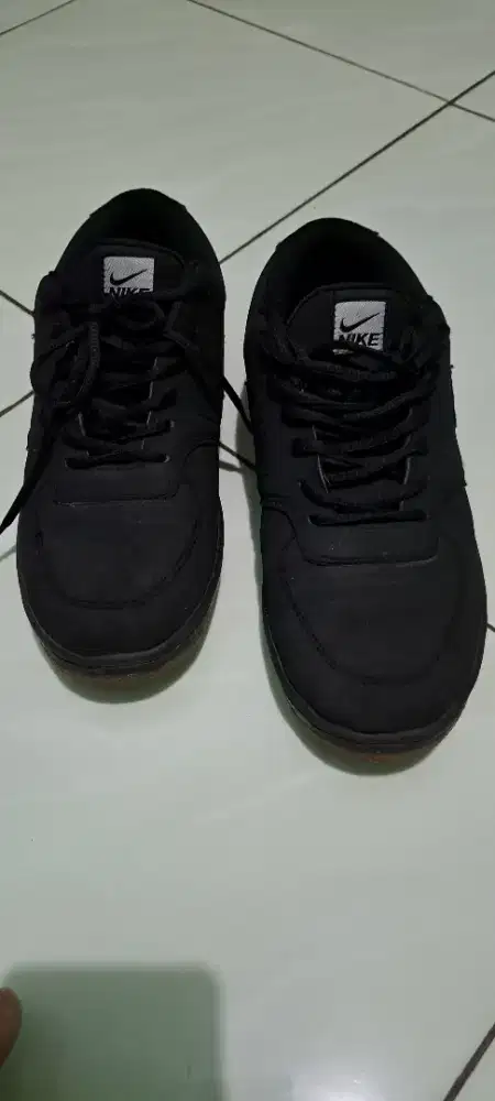 Sepatu nike hitam