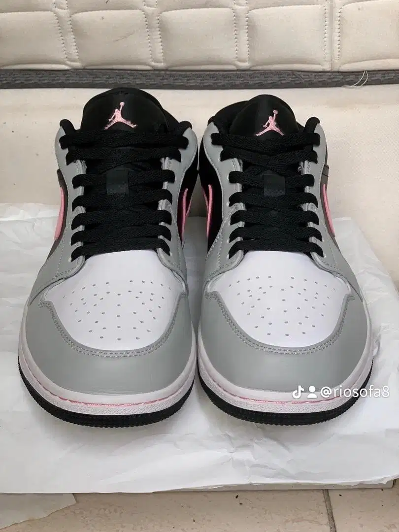 Jordan 1 Low Black Grey Pink
