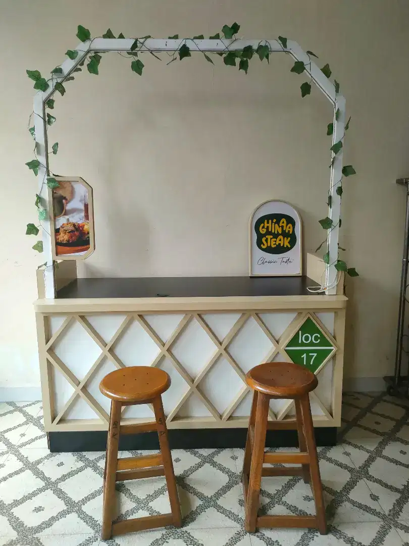 Gerobak jualan makanan
