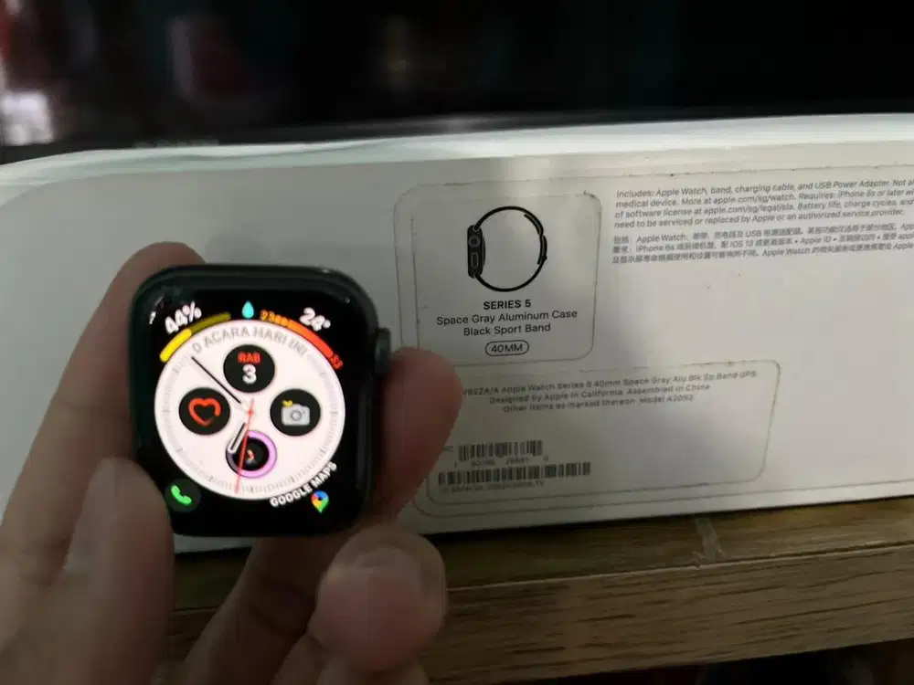 Apple watch series 5 40mm free strap