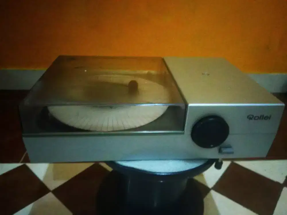 Projector Rollei P37E