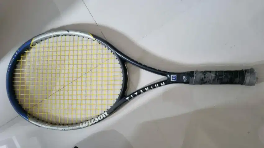 Raket Tenis Bekas Pribadi Wilson Titanium