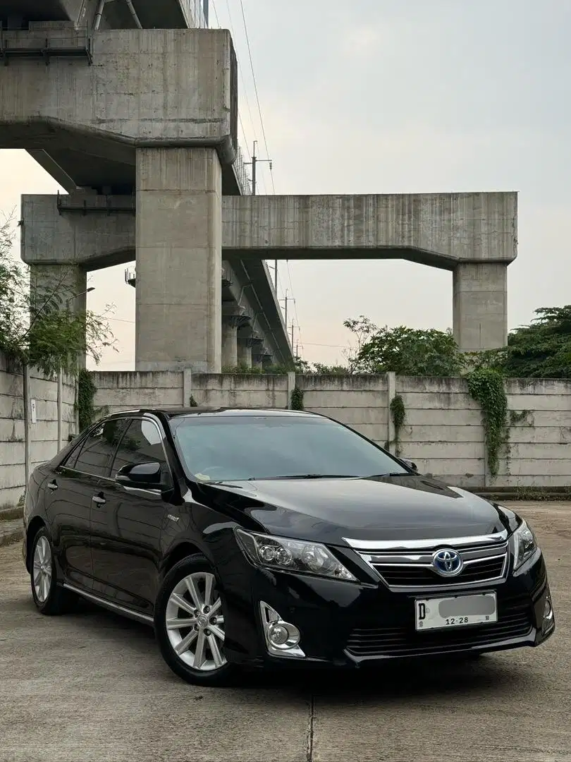 Toyota Camry Hybrid 2012 low km