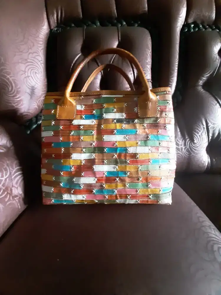 Tas kulit motif unik