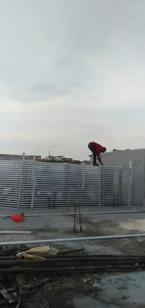 Rangka atap baja ringan