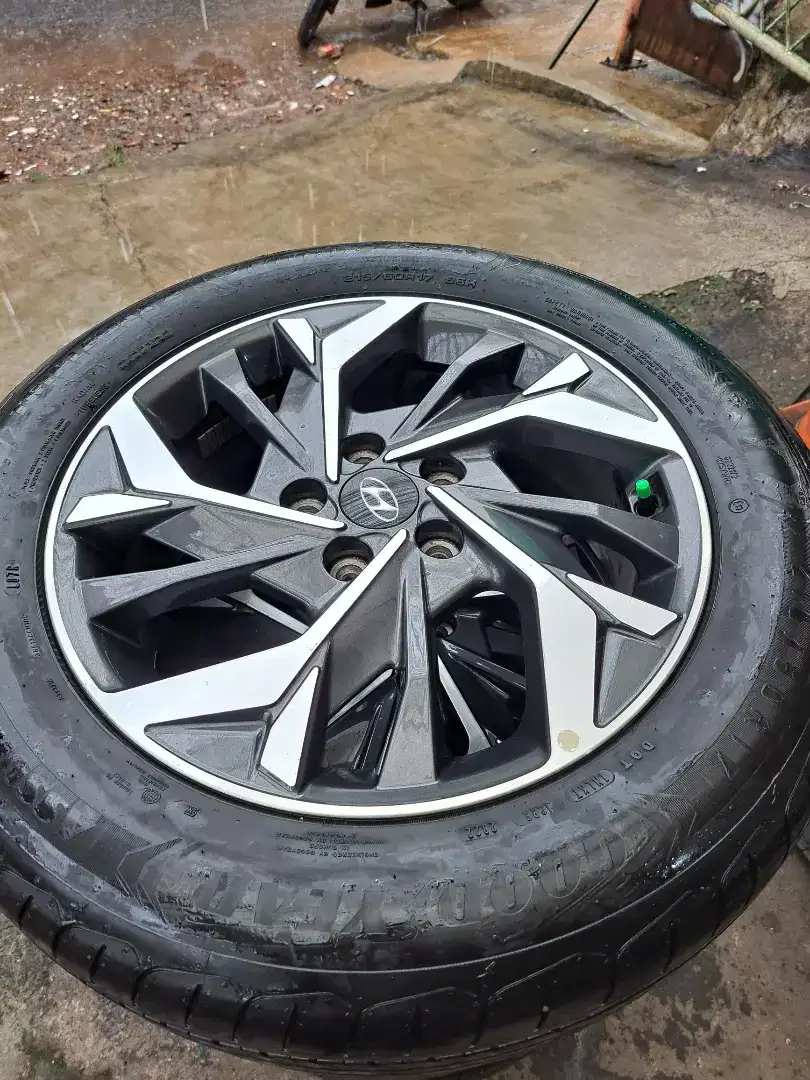 Hyunday creta ring 17 velg plus ban masih like new