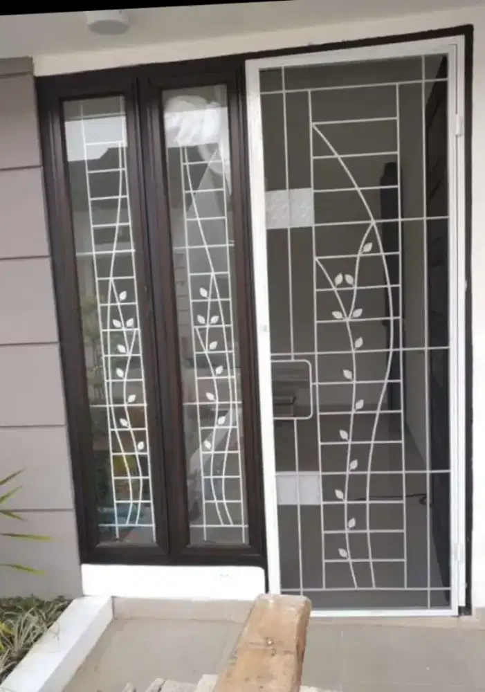 Tralis pintu minimalis