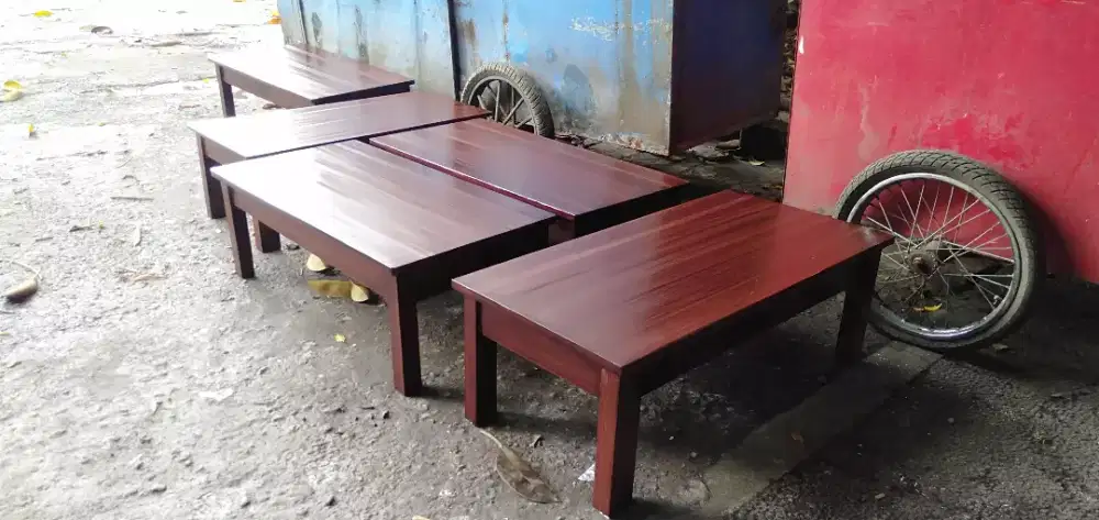 Meja lesehan serbaguna