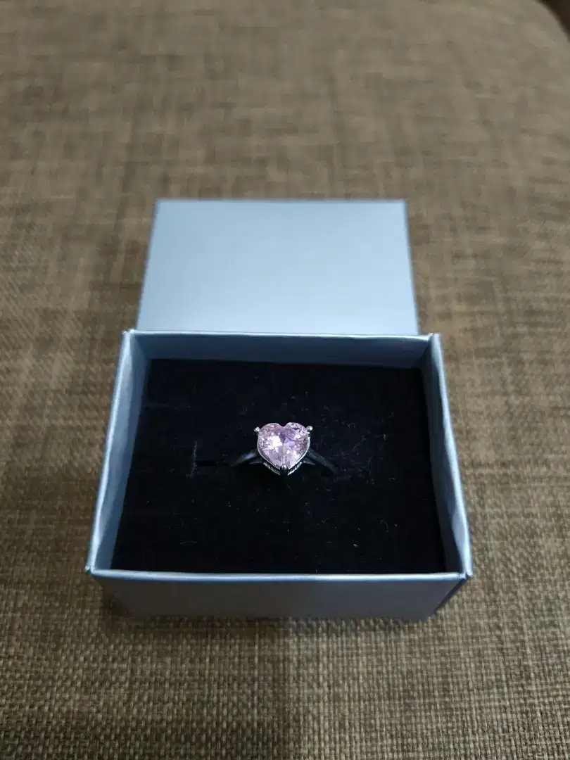 Cincin pink moist love HK