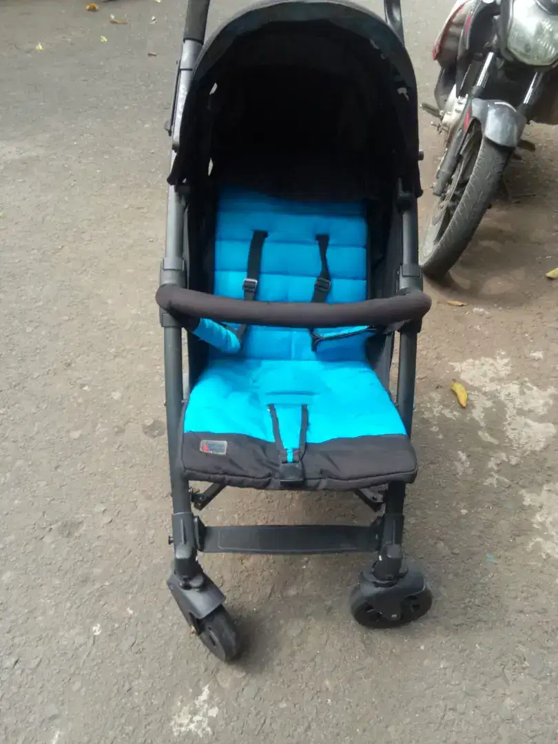 baby strooler biru