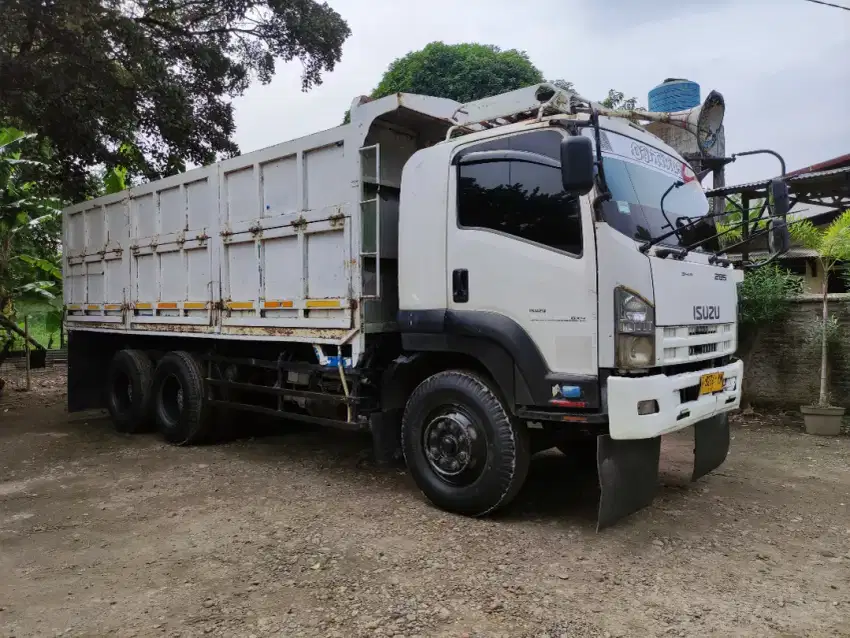 Isuzu Giga FVZ Tronton