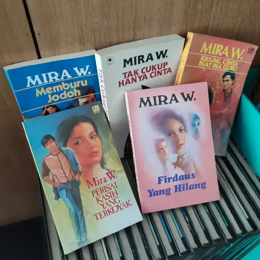 JUAL NOVEL BEKAS KARYA MIRA W. DAN MARIA A. SARDJONO