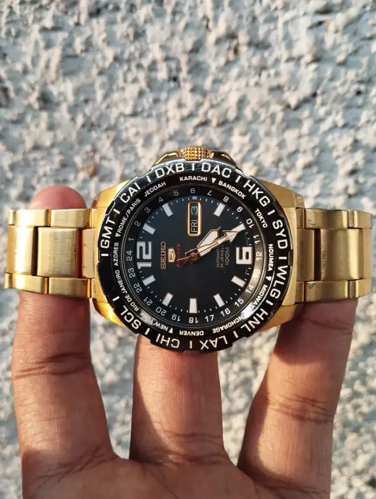 SEIKO 5 Sports SRP690K1