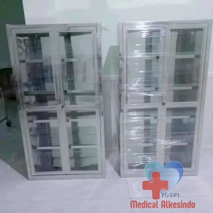 Lemari Instrumen 2 Pintu  full stainles dan kaca