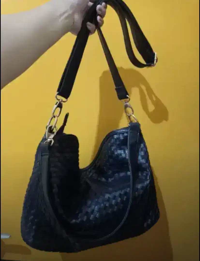 Tas Sling Kulit Sinte ala Bontega