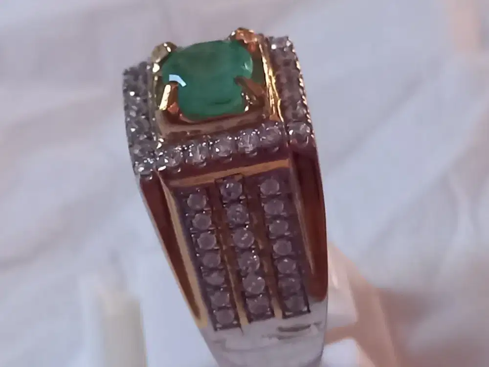 Natural Emerald Beryl / zamrud