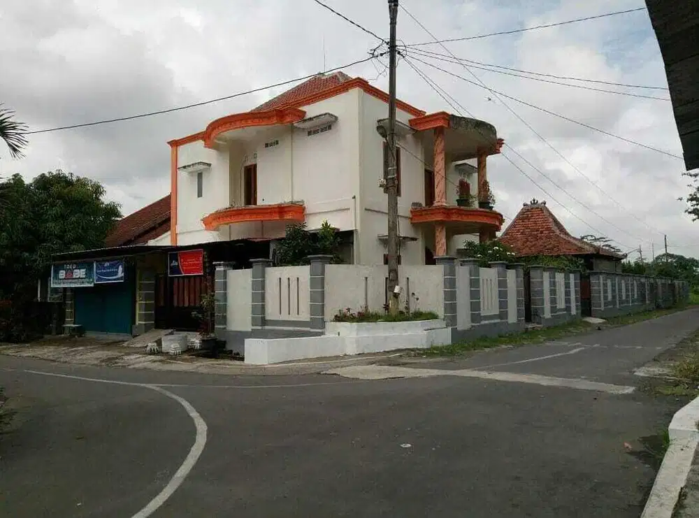 Rumah induk dan kost utara concat jakal km9 murah area kuliner jogja