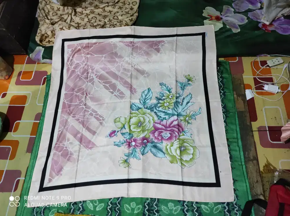 Kerudung segitiga satin merk lamiz