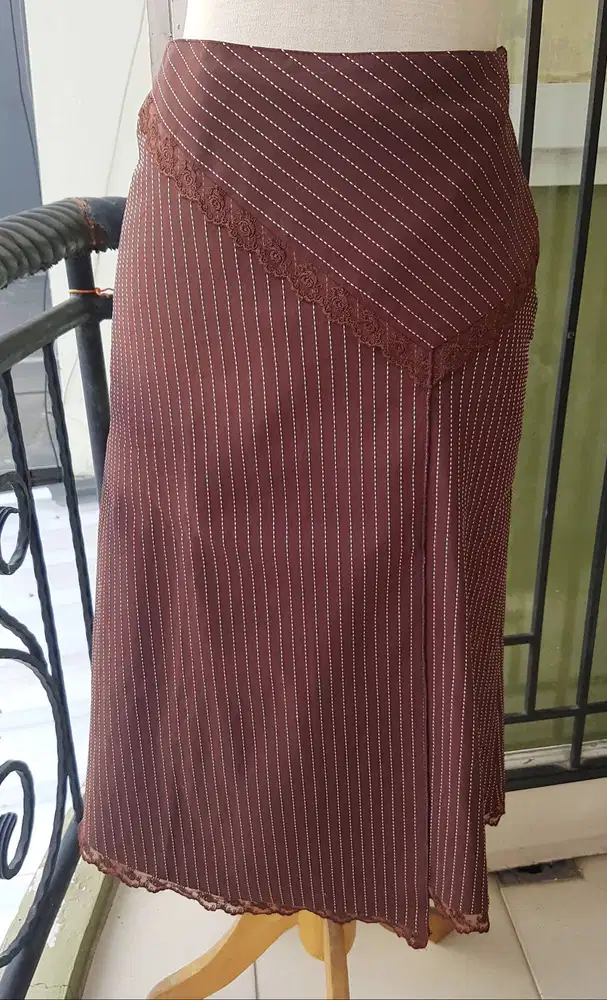 rok coklat salur