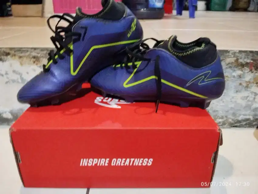 Sepatu bola specs accelerator illusion 3 fg jr