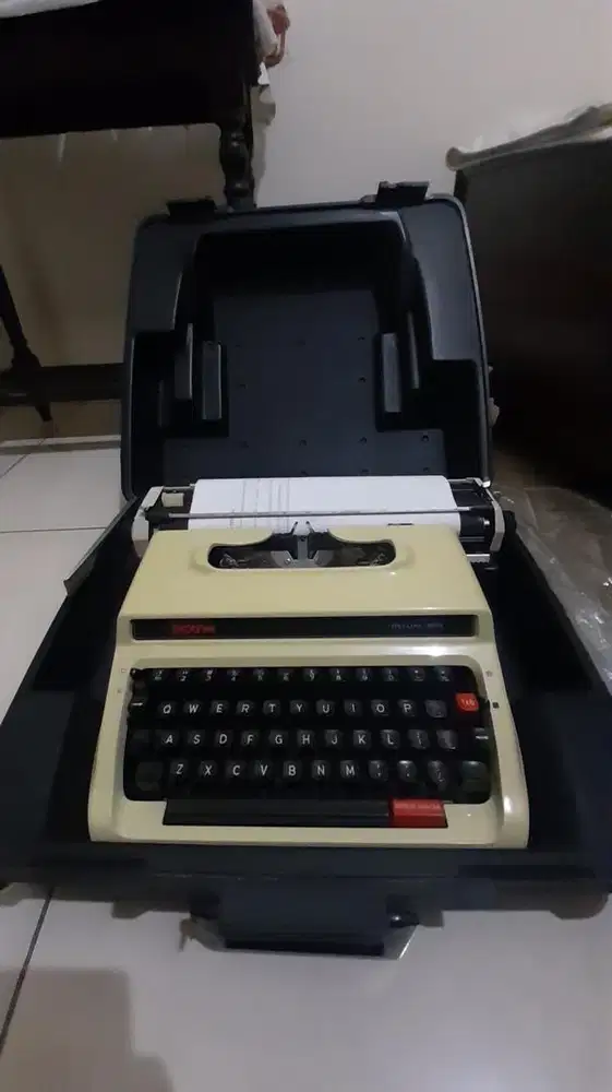 Mesin Ketik/MesinTik Brother Deluxe 1613 tanpa pita/tinta