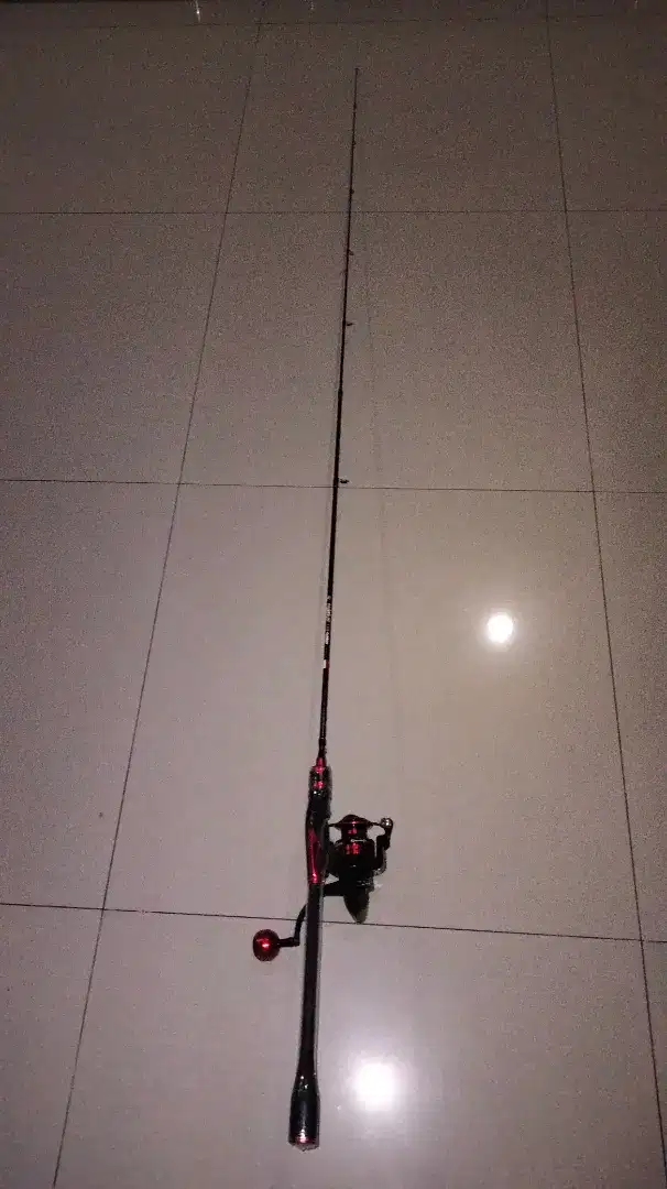 Joran pancing 1 set dengan Reel kondisi nya baru