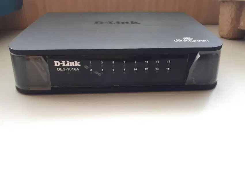 D-Link Ethernet Switch DES-1016A (A-542)