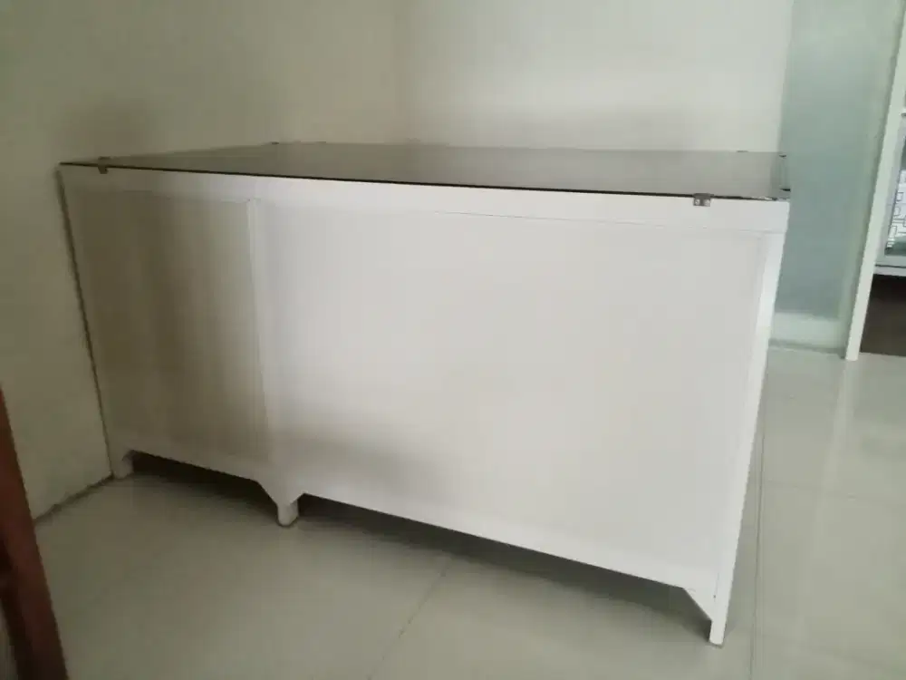 Meja Kantor multifungsi